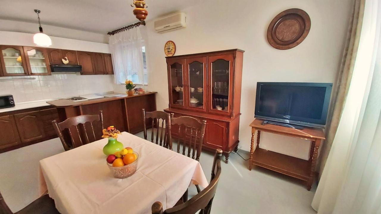Apartment Cedo Омиш Экстерьер фото